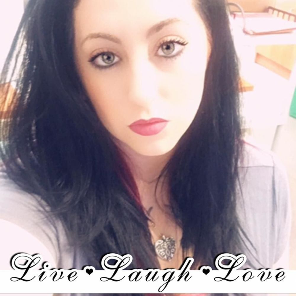 Meet your Posher, Elissa